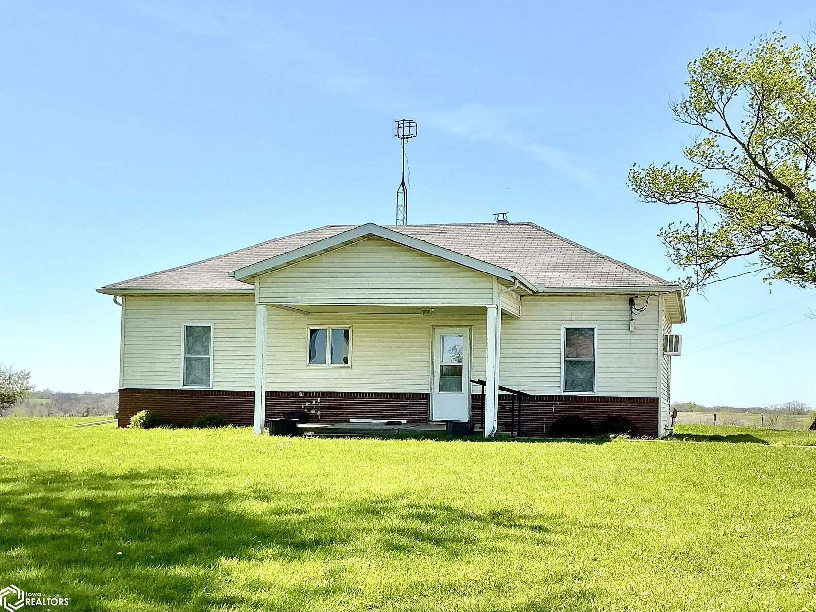 160 Acres of Land with Home for Sale in Udell, Iowa