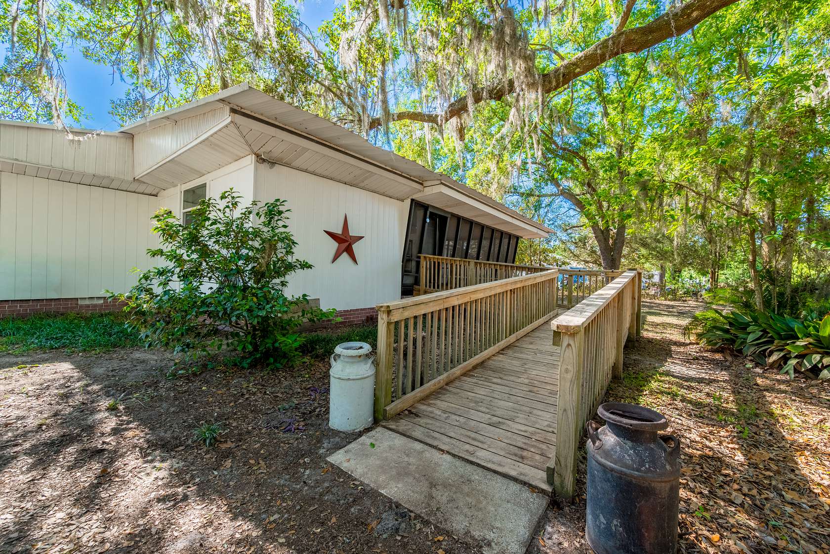 7 Acres of Land with Home for Sale in Trenton, Florida