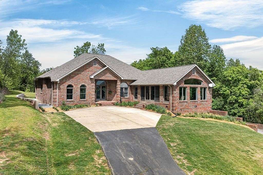 100 Acres of Recreational Land with Home for Sale in Gainesboro, Tennessee