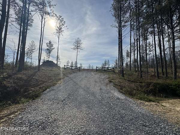 9.22 Acres of Residential Land for Sale in Sunbright, Tennessee