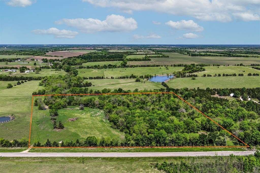 19 Acres of Recreational & Residential Land for Sale in Paris, Texas