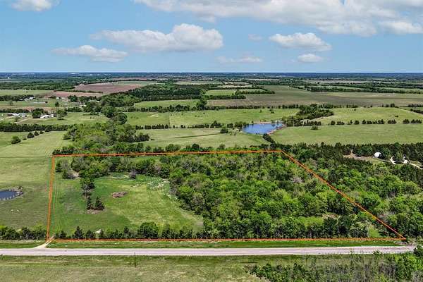 19 Acres of Recreational & Residential Land for Sale in Paris, Texas