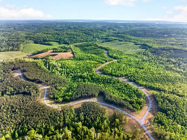 14 Acres of Recreational & Residential Land for Sale in Dover, Tennessee