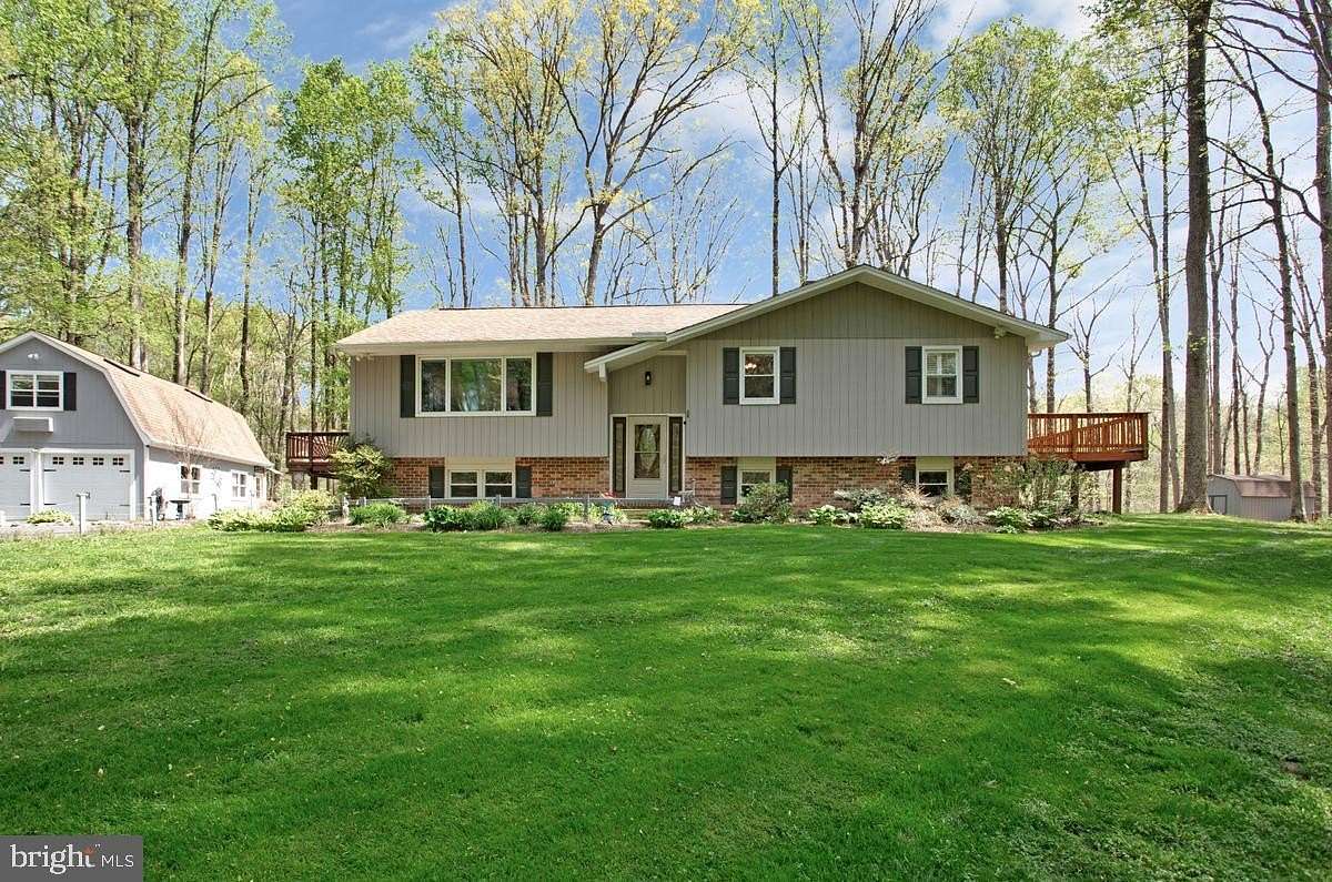 2 Acres of Land with Home for Sale in Gambrills, Maryland