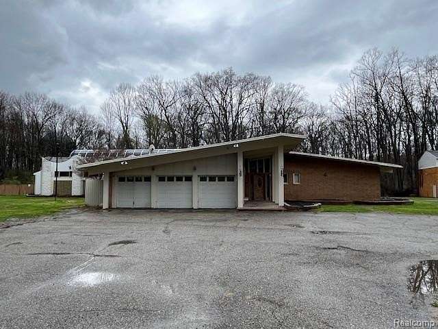 2.1 Acres of Land with Home for Sale in Southfield, Michigan