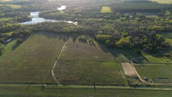 30 Acres of Recreational & Residential Land for Sale in Leagueville, Texas