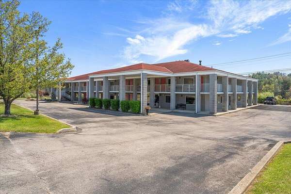 4.7 Acres of Improved Commercial Land for Sale in Campton, Kentucky