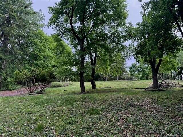 1.6 Acres of Residential Land for Sale in Bloomfield Township, Michigan