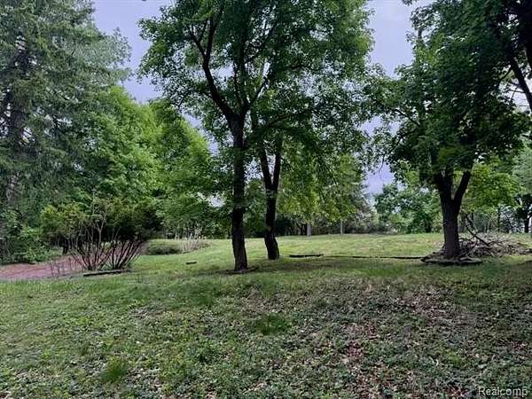 1.6 Acres of Residential Land for Sale in Bloomfield Township, Michigan