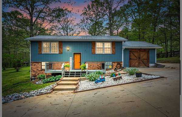 1.62 Acres of Land with Home for Sale in Dickson, Tennessee