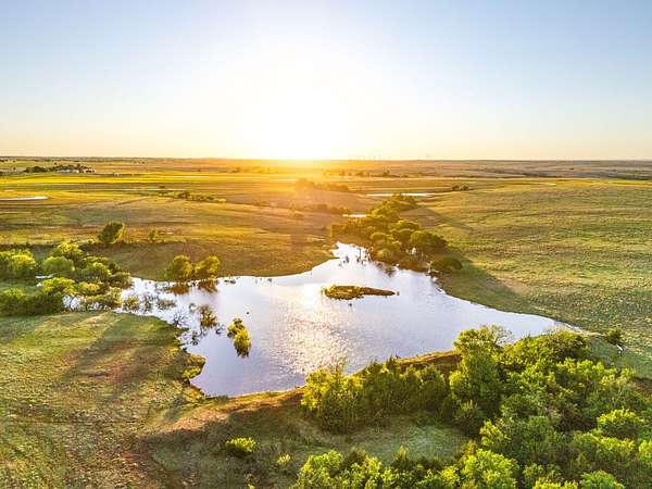 680 Acres of Land for Sale in Canute, Oklahoma