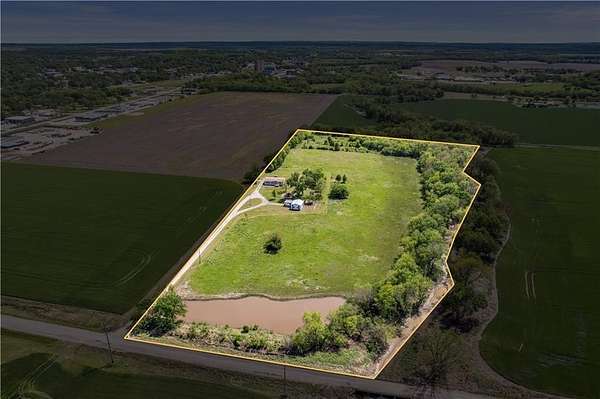 16.6 Acres of Land with Home for Sale in Fredonia, Kansas