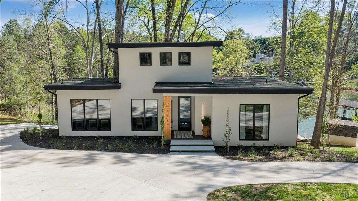 1.58 Acres of Land with Home for Sale in Moneta, Virginia