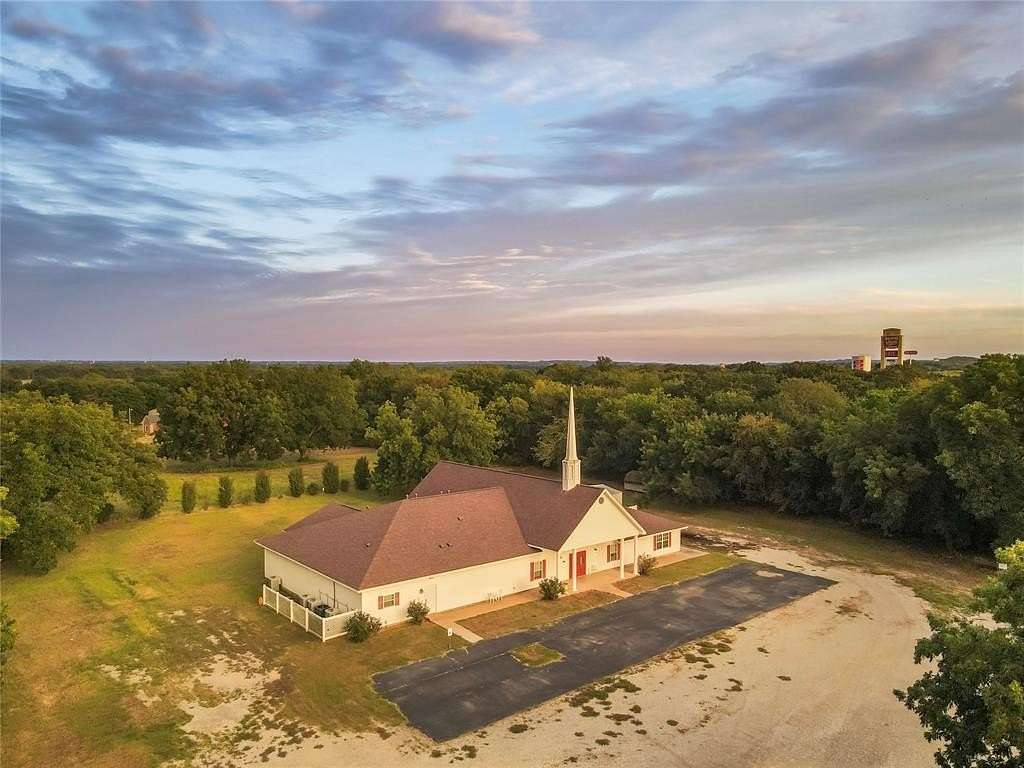 2 Acres of Improved Mixed-Use Land for Sale in Davis, Oklahoma