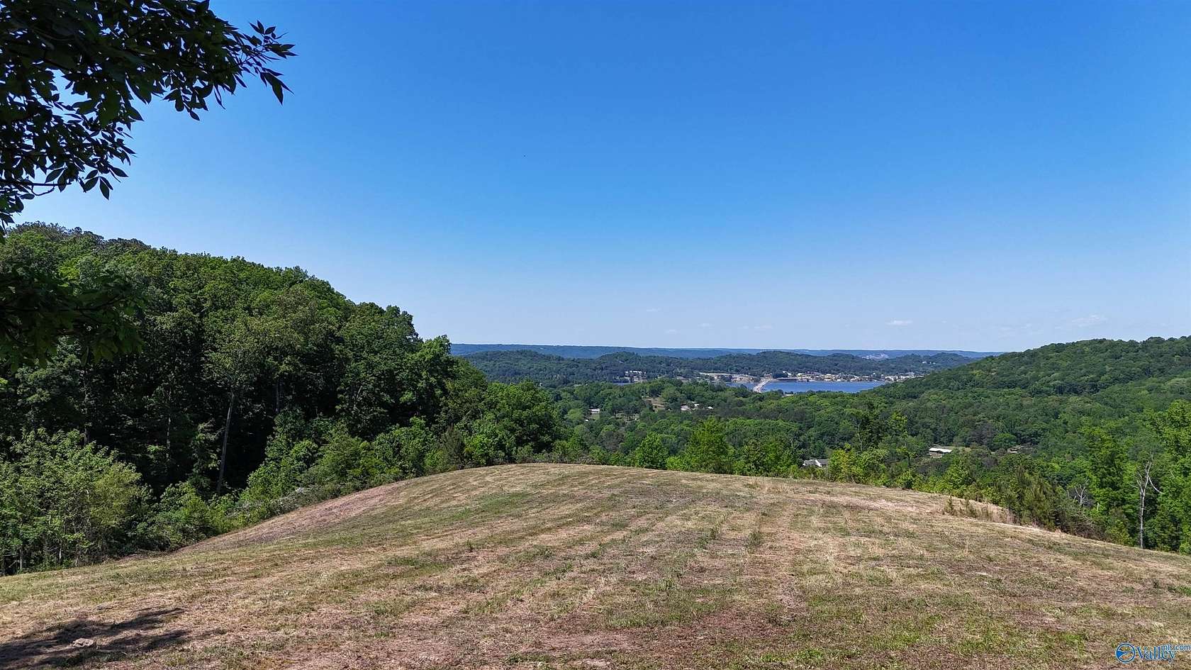 25.5 Acres of Land for Sale in Guntersville, Alabama