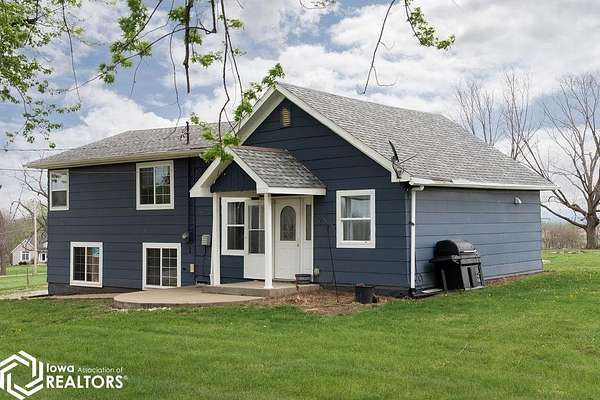 1.89 Acres of Land with Home for Sale in Ottumwa, Iowa