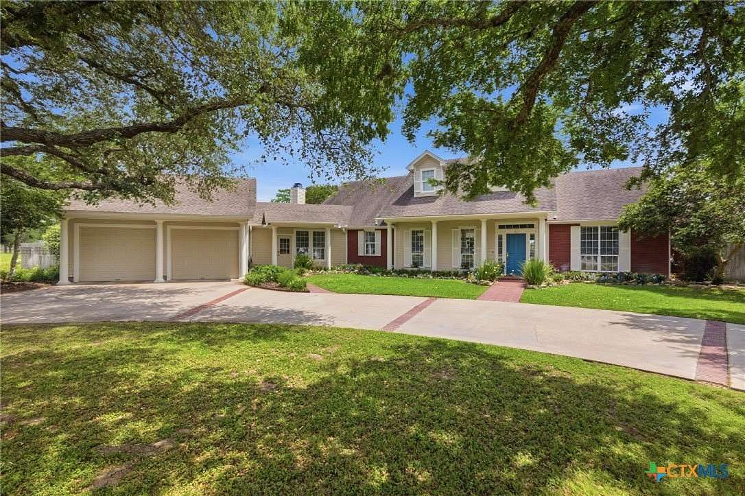 2.87 Acres of Land with Home for Sale in Victoria, Texas