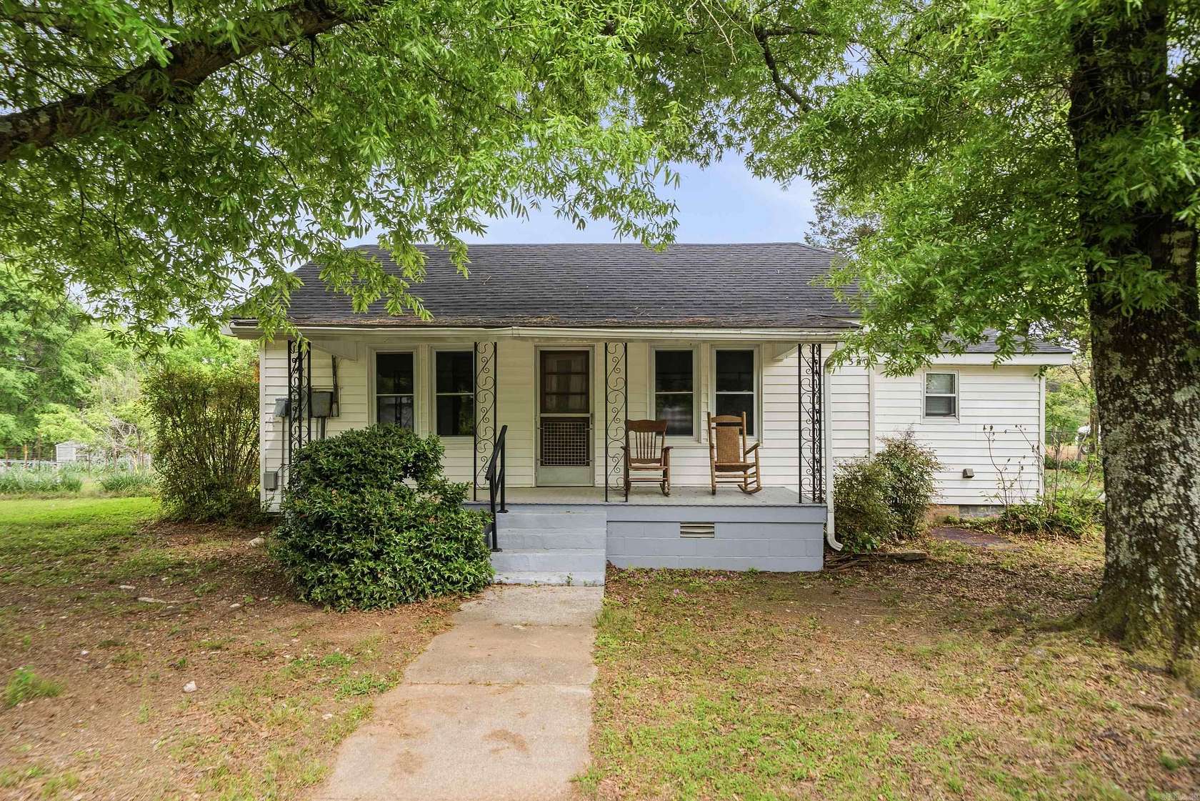 21.7 Acres of Agricultural Land with Home for Sale in Hot Springs, Arkansas