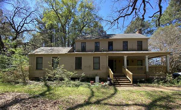 9.58 Acres of Land with Home for Sale in El Dorado, Arkansas