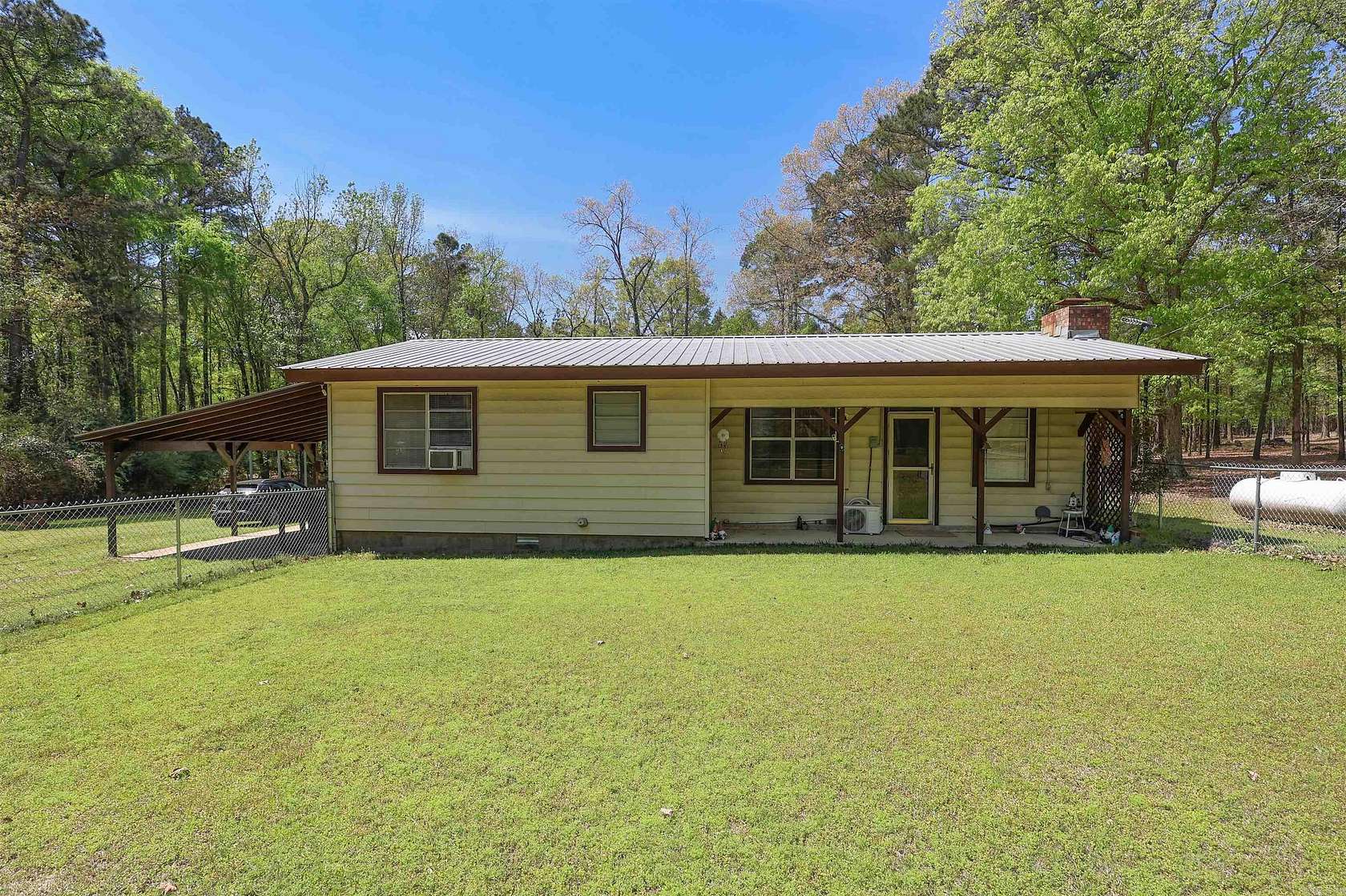 1.62 Acres of Land with Home for Sale in Arkadelphia, Arkansas