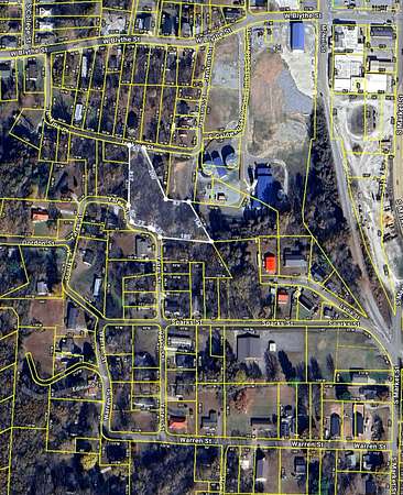 1 Acre of Land for Auction in Paris, Tennessee