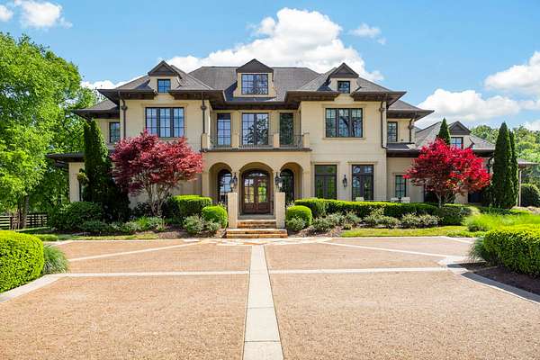 2 Acres of Land with Home for Sale in Brentwood, Tennessee