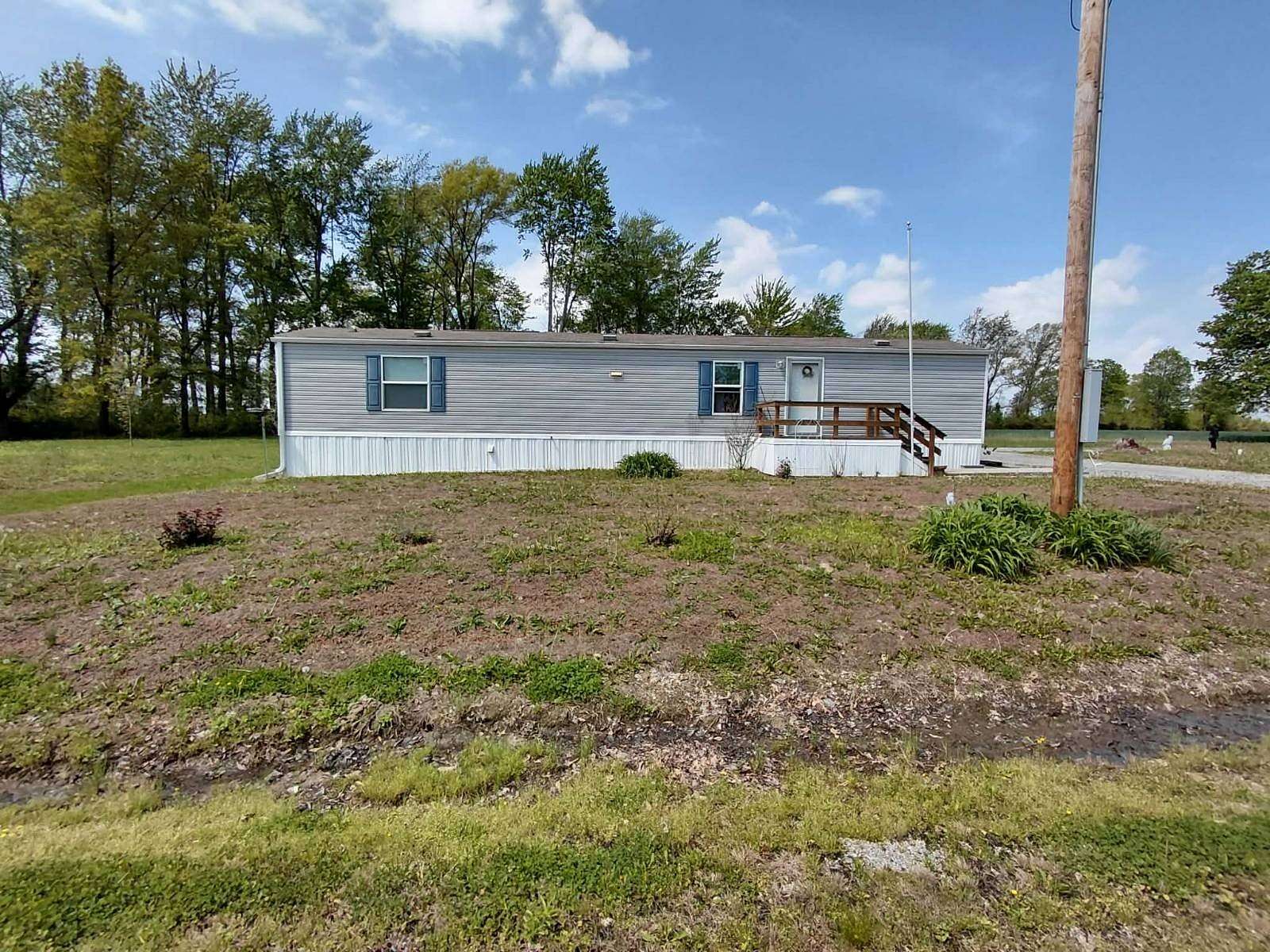 5 Acres of Land with Home for Sale in Geff, Illinois