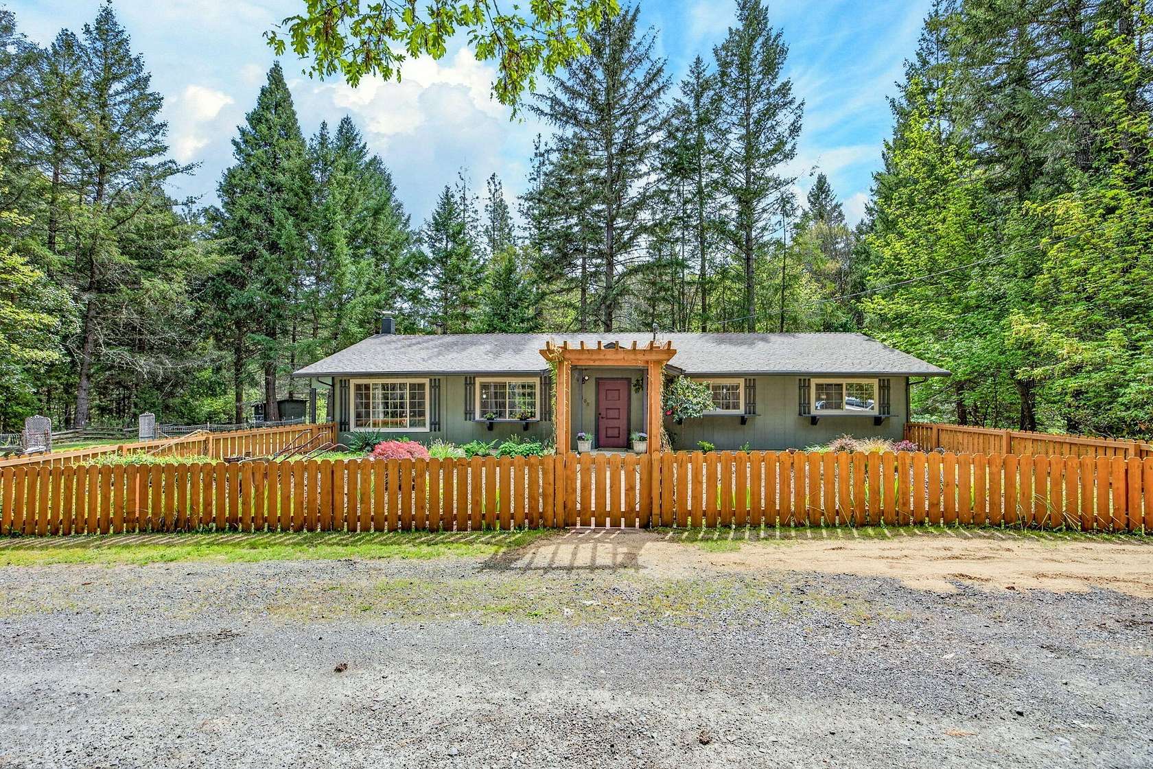 2.5 Acres of Land with Home for Sale in Rogue River, Oregon