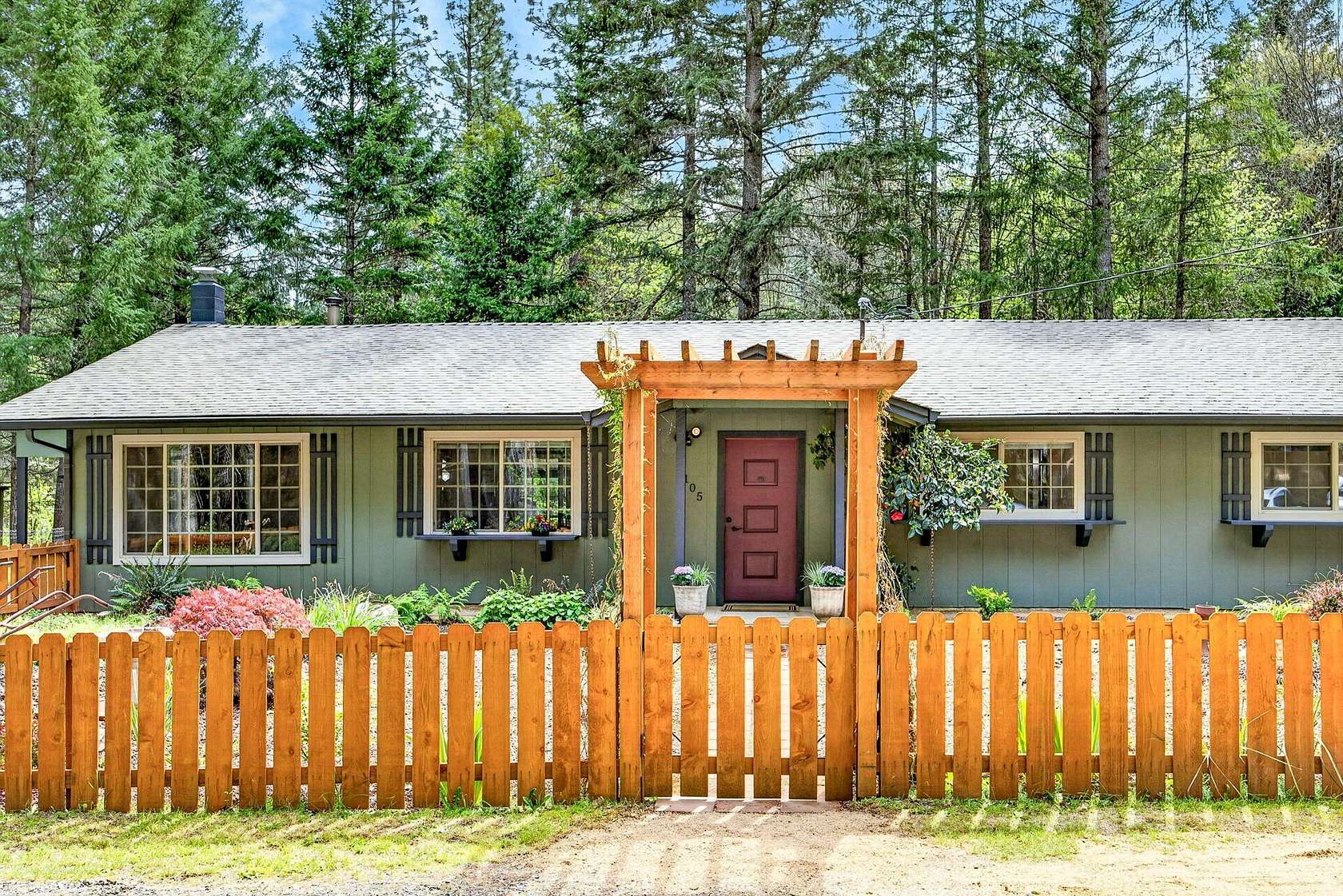 2.5 Acres of Land with Home for Sale in Rogue River, Oregon