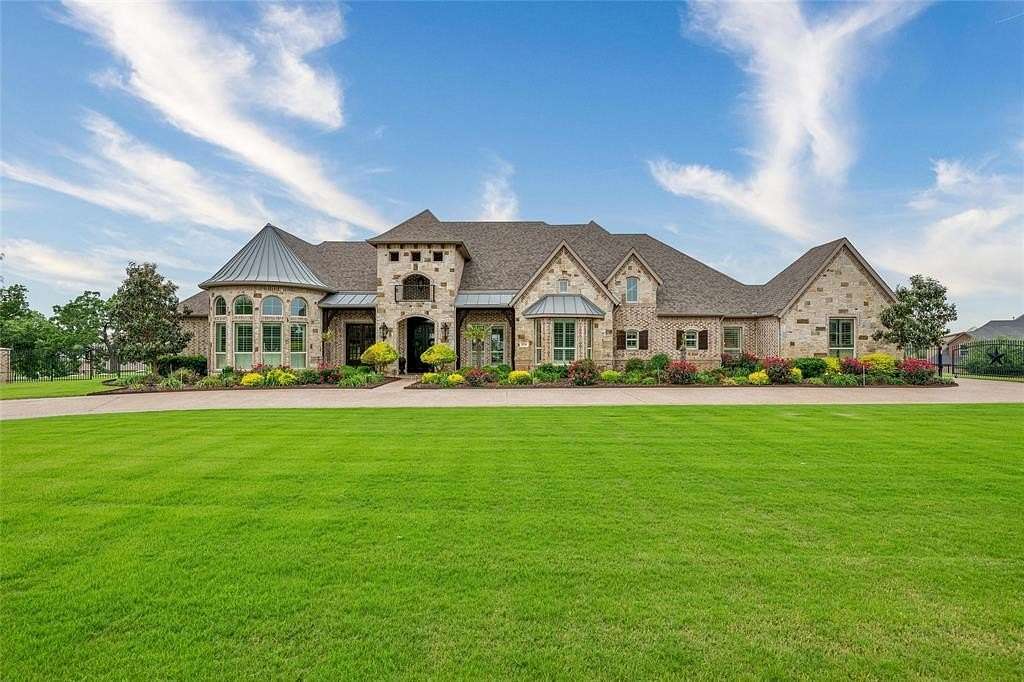 1.63 Acres of Land with Home for Sale in Cross Roads, Texas