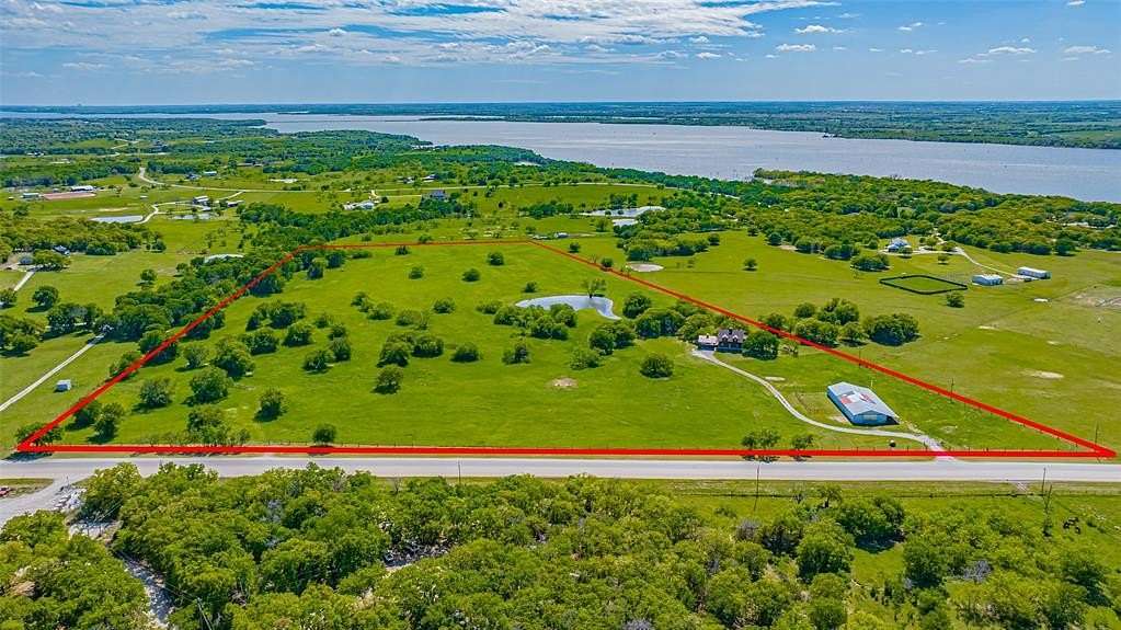 31 Acres of Land with Home for Sale in Valley View, Texas