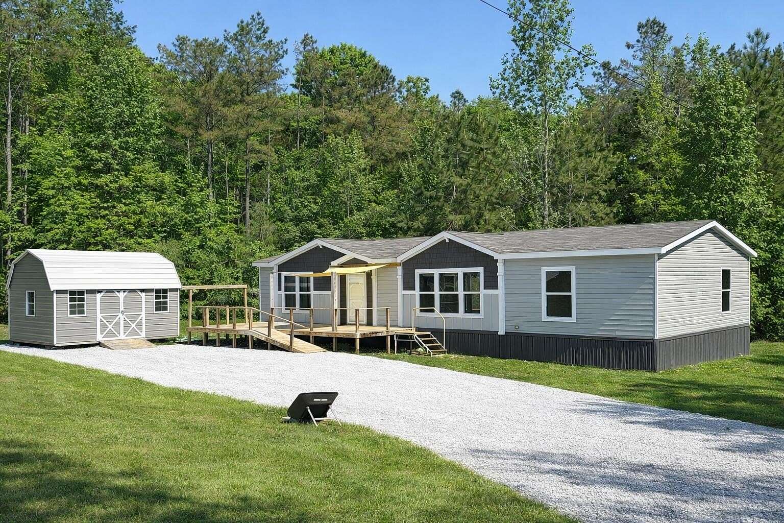 4 Acres of Land with Home for Sale in Blue Springs, Mississippi