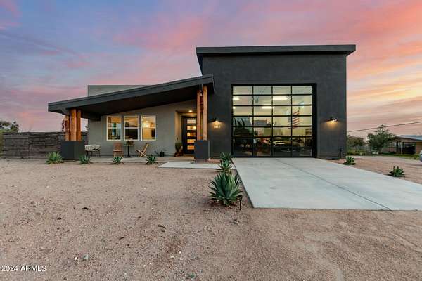 2.35 Acres of Land with Home for Lease in Scottsdale, Arizona