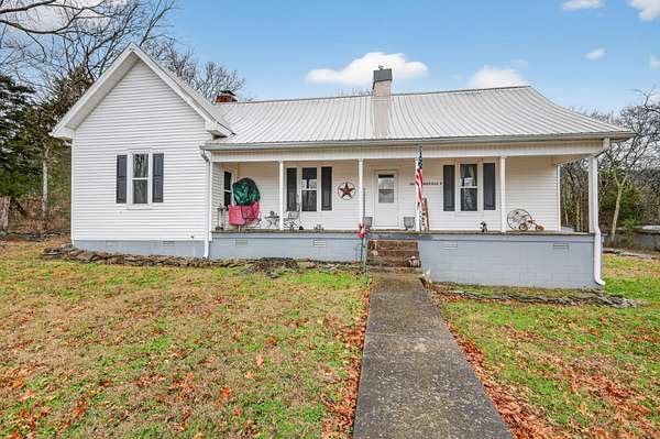 4.39 Acres of Land with Home for Auction in Bradyville, Tennessee