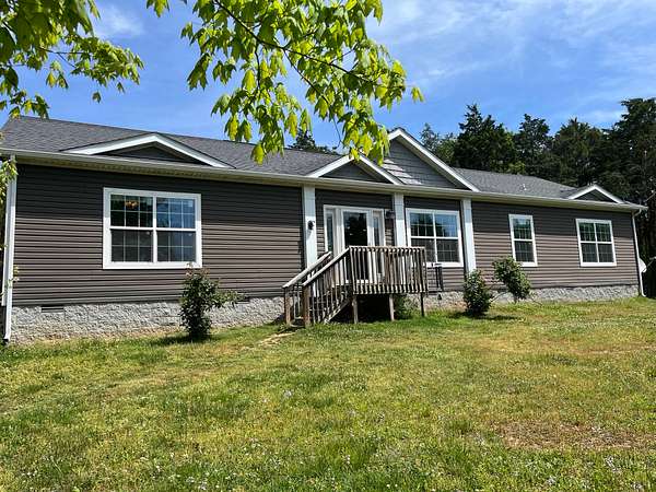 10 Acres of Land with Home for Sale in Columbia, Tennessee