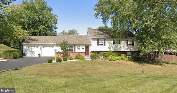 1.5 Acres of Land with Home for Sale in Elizabethtown, Pennsylvania