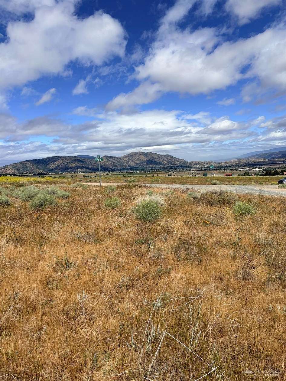 2 Acres of Land for Sale in Tehachapi, California