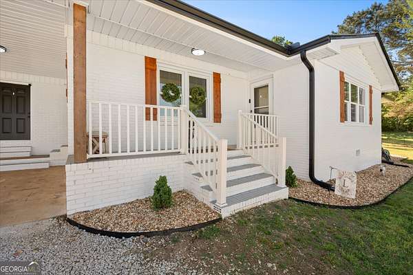 4.74 Acres of Land with Home for Sale in Roanoke, Alabama