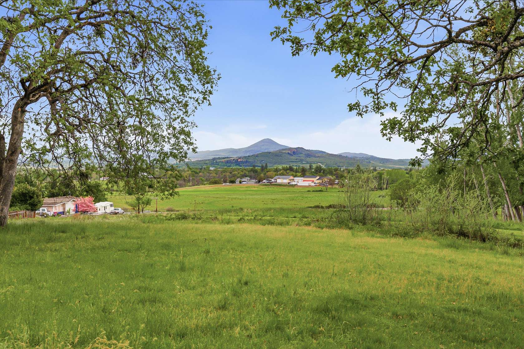 3.87 Acres of Land with Home for Sale in Eagle Point, Oregon