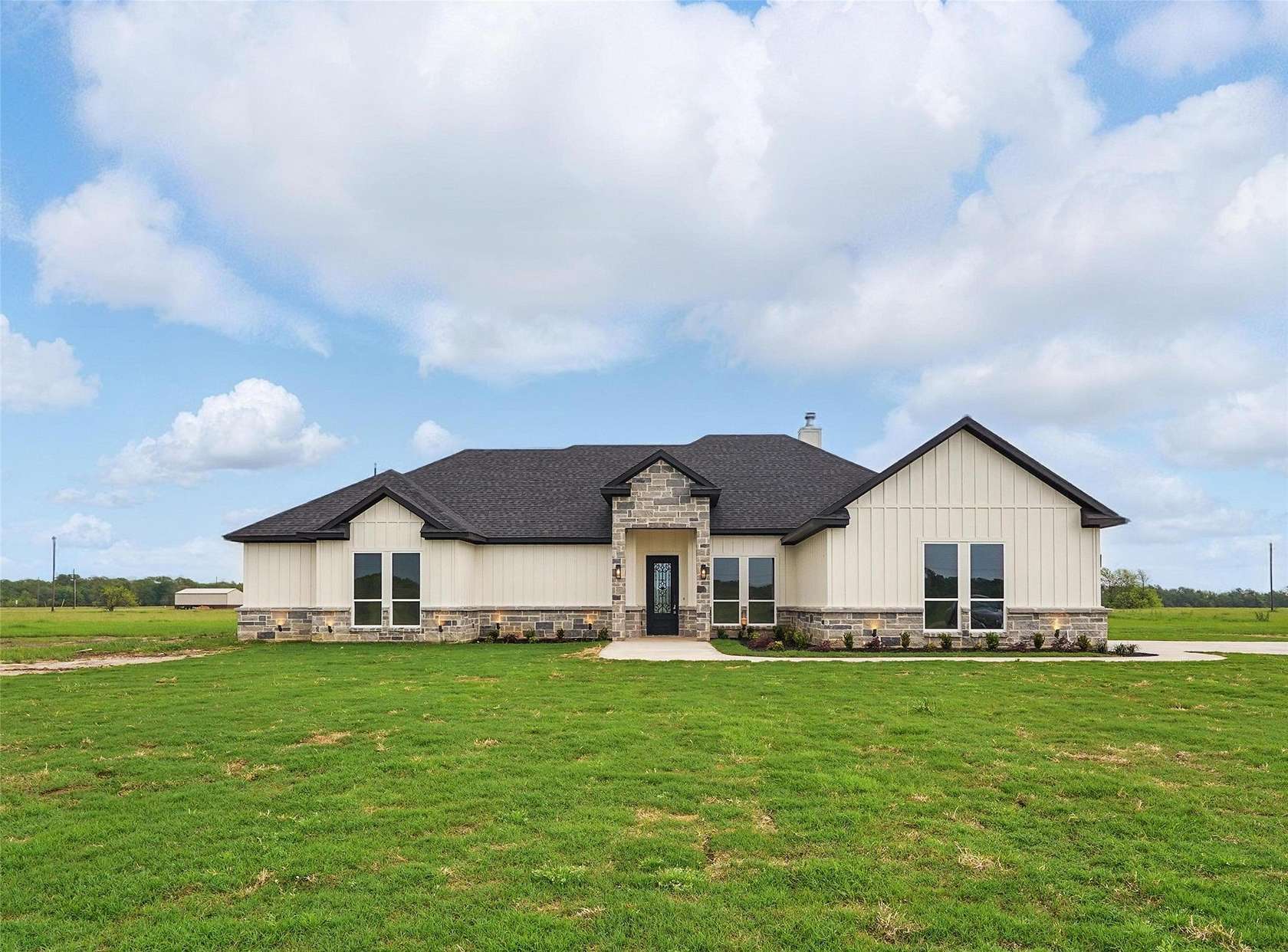 2 Acres of Land with Home for Sale in Corsicana, Texas