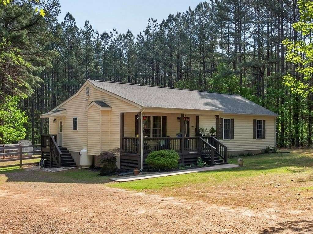 1.5 Acres of Land with Home for Sale in Farmville, Virginia