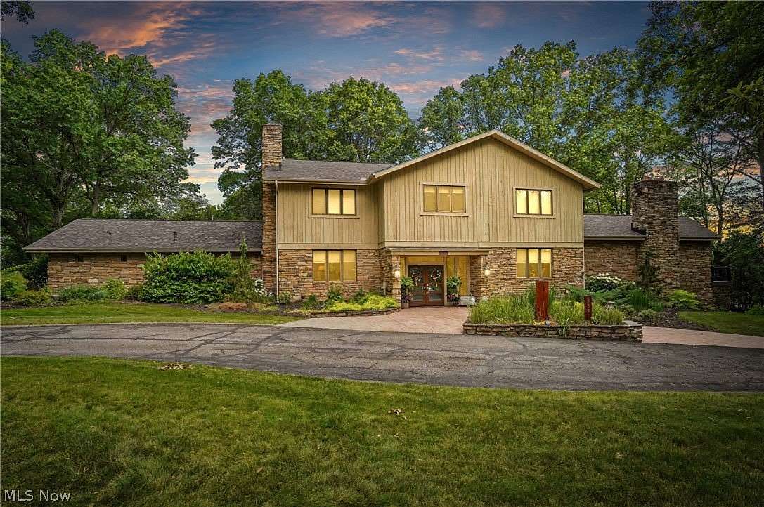 1.6 Acres of Land with Home for Sale in Akron, Ohio