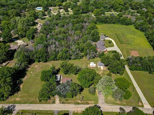 1.73 Acres of Land with Home for Sale in Arkansas City, Kansas