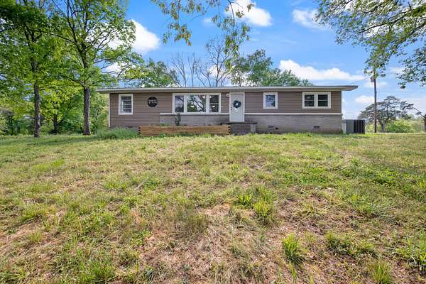 7 Acres of Land with Home for Sale in Shelbyville, Tennessee