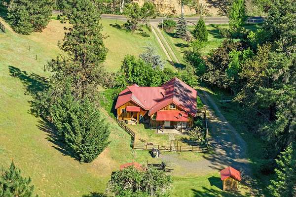 43.2 Acres of Land with Home for Sale in Jacksonville, Oregon