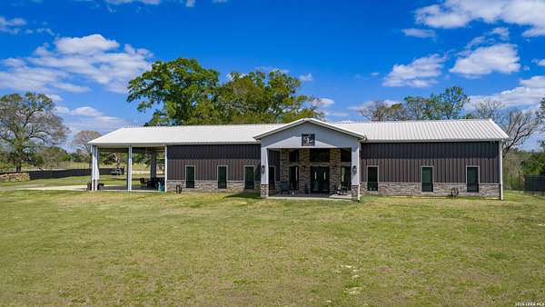 260 Acres of Recreational Land with Home for Sale in Nacogdoches, Texas