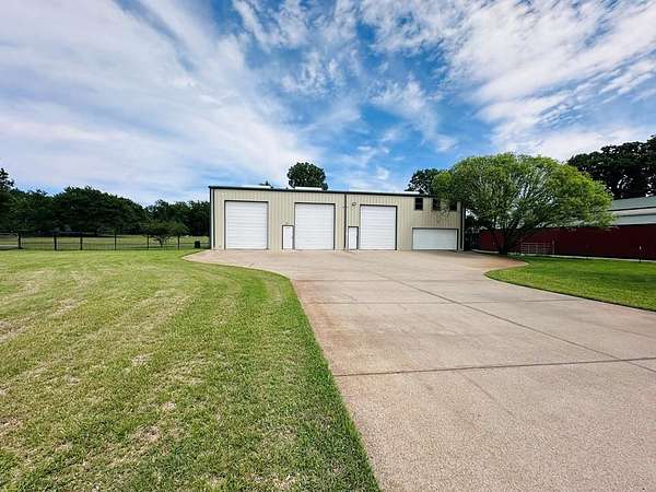 2 Acres of Improved Mixed-Use Land for Sale in Mabank, Texas