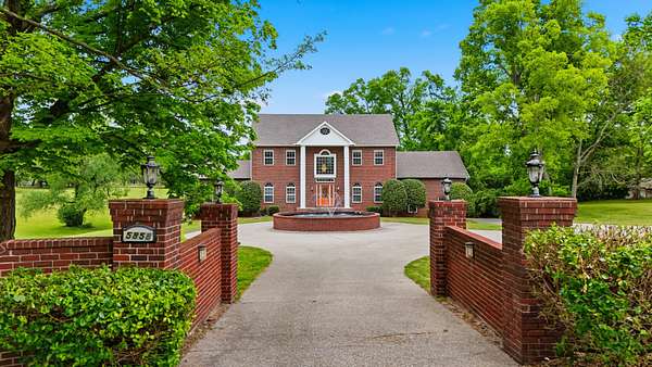 2 Acres of Land with Home for Sale in Brentwood, Tennessee