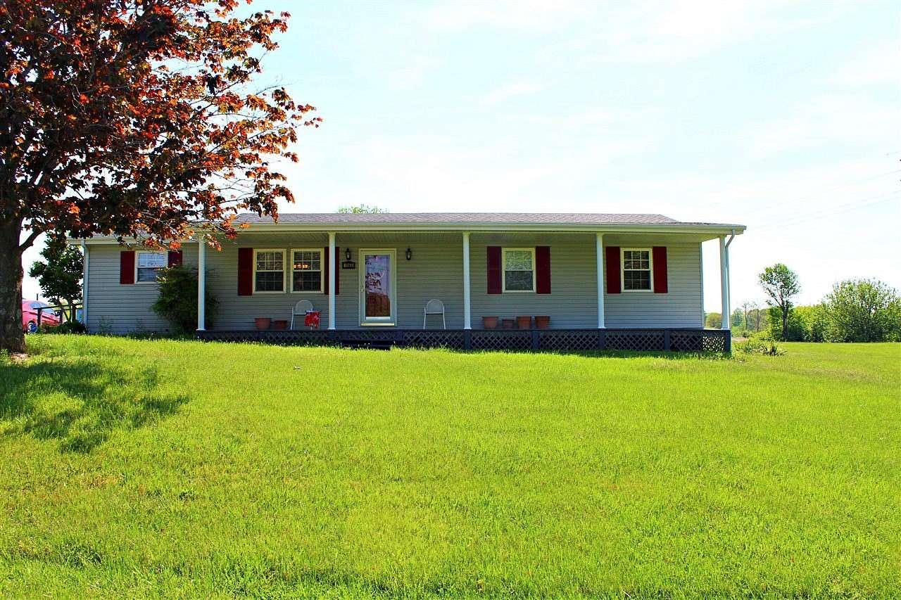 1.52 Acres of Land with Home for Sale in Bowling Green, Kentucky