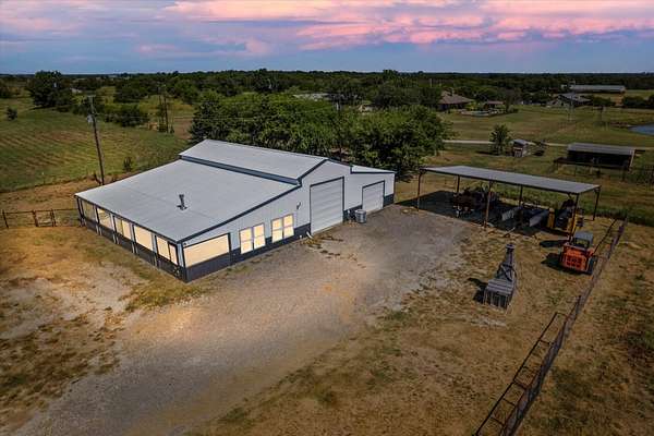 10 Acres of Improved Land for Sale in Gainesville, Texas